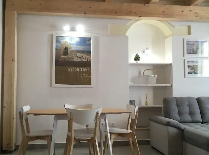 Casa Leone 01 Syracuse